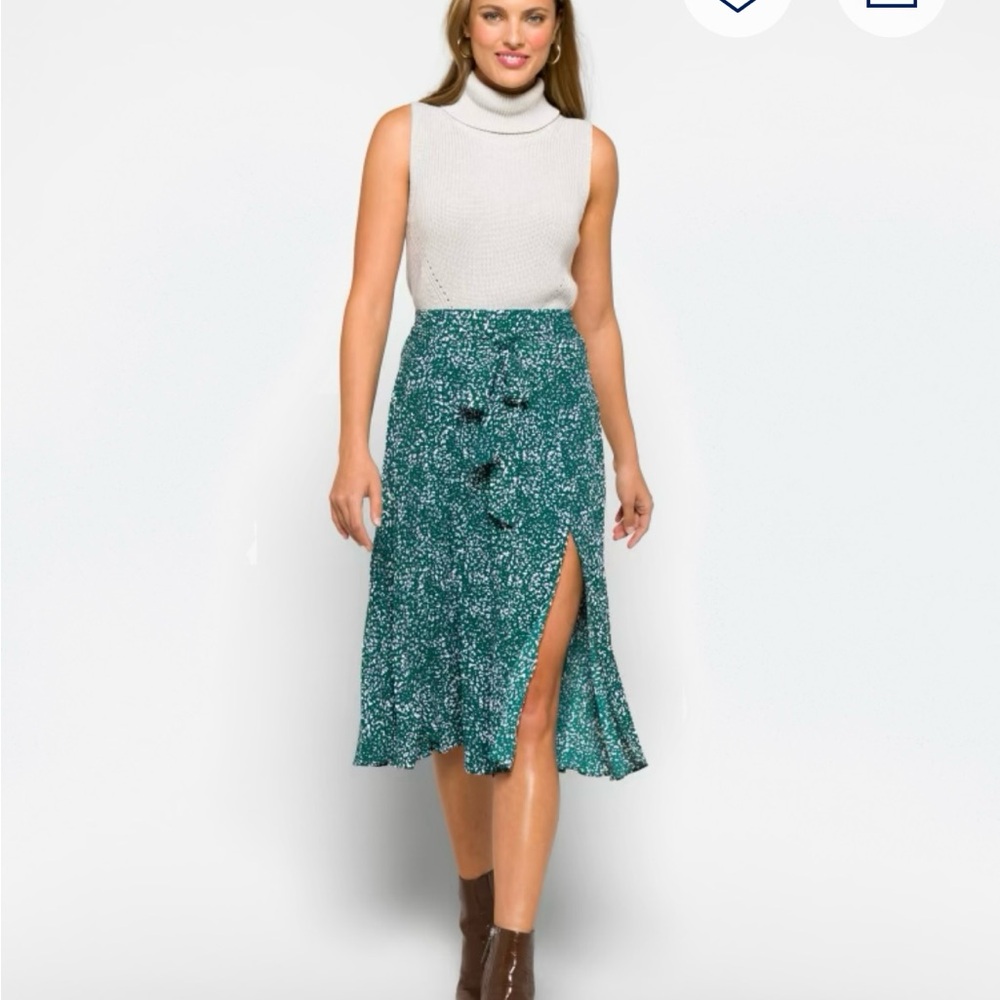 Saige Pleated Midi Skirt - Skies Are Blue - Small in Blue and Green